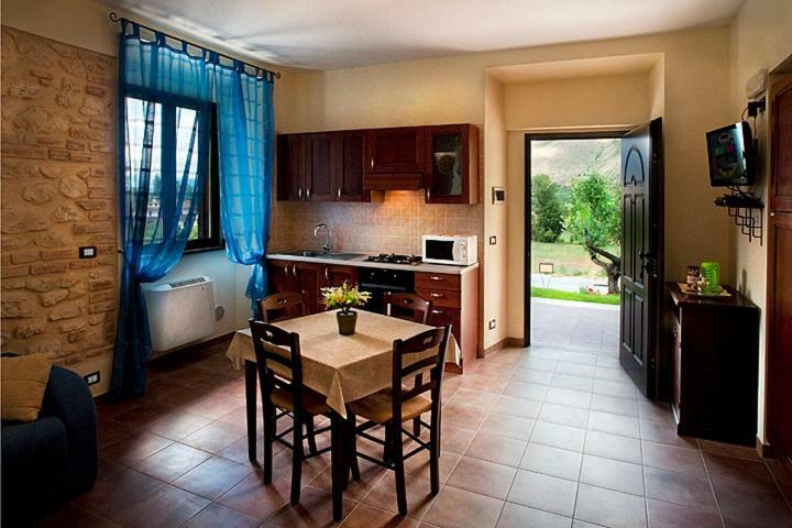 Il Poggio Dei Pettirossi Apartman Pettorano sul Gizio Kültér fotó